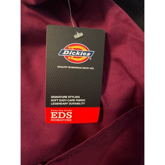 NWT Dickies Maroon Scrub Top Unisex Pockets V Neck Size XL - Picture 4 of 7